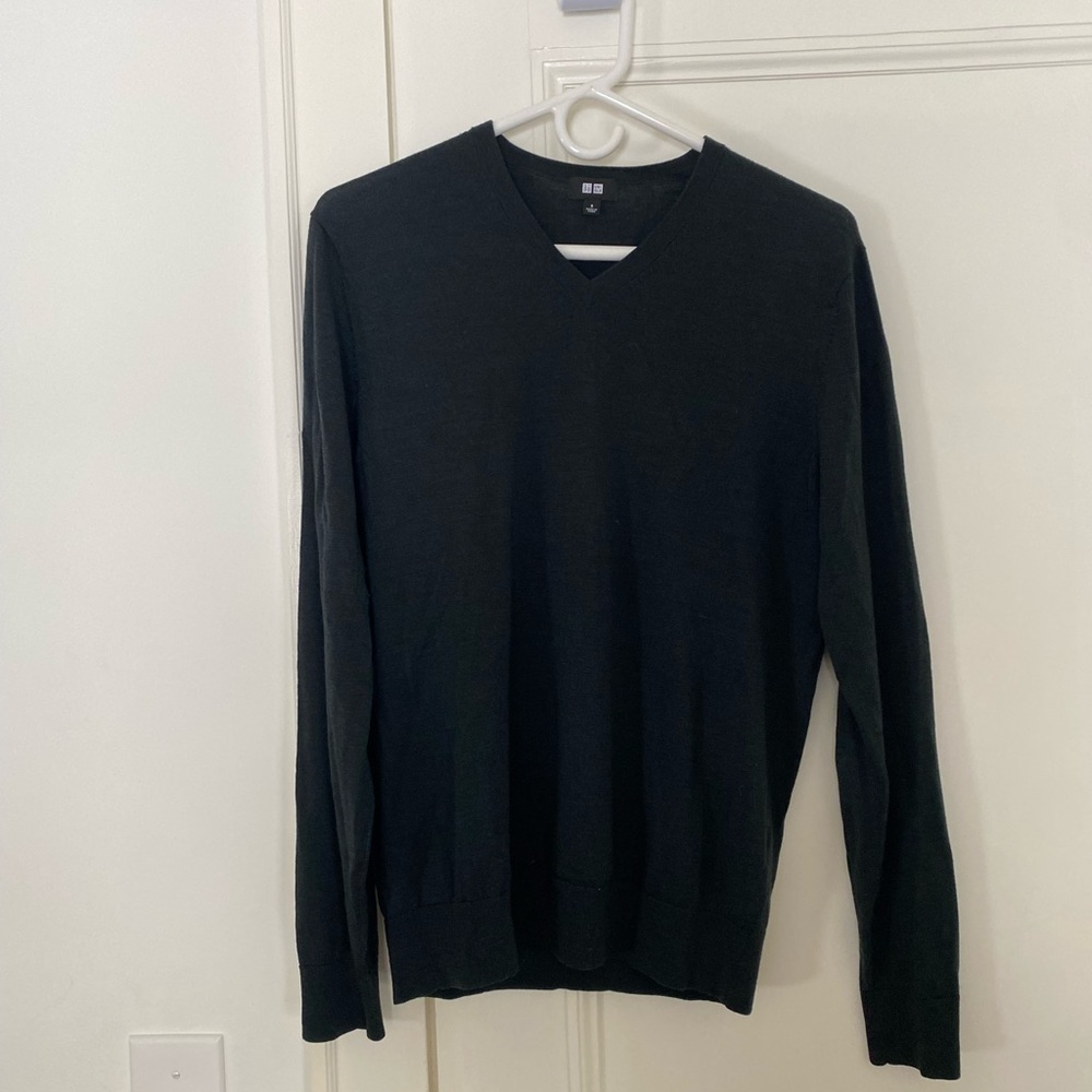 Uniqlo v-neck wool sweater